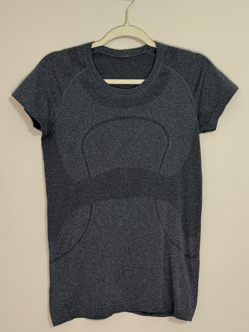 Lululemon Swiftly Tech Short Sleeve Shirt - Color: Gray - Size 8